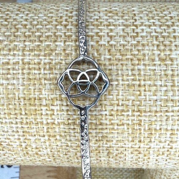 Kendra Scott Silver-Tone Textured Bangle Bracelet With Geometric Centerpiece - Picture 2 of 7